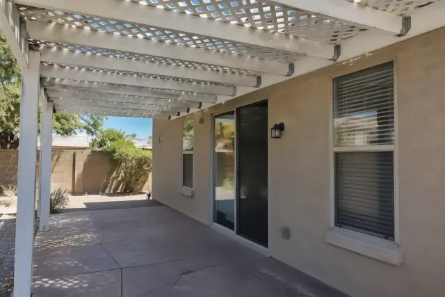 White vinyl lattice patio cover over a stamped concrete patio in Gilbert, AZ.