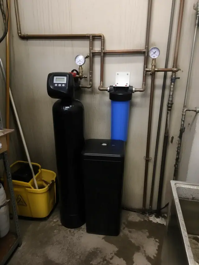 Water softener and filtration system installed with copper piping in a Queen Creek, AZ restaurant utility room.