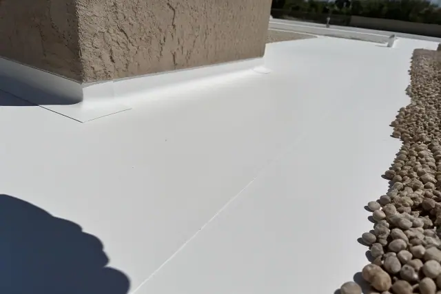 80-mil TPO membrane with heat-welded seams and desert gravel ballast on a rooftop in Phoenix, AZ.