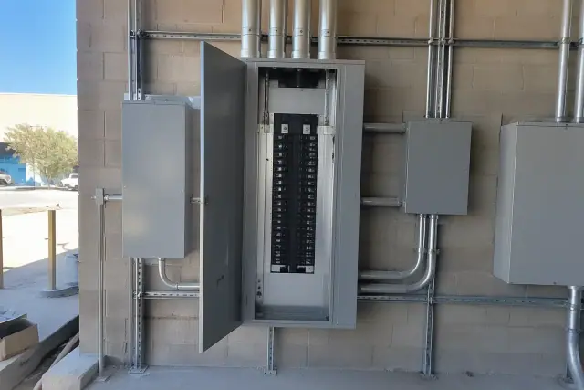 Industrial 400 amp commercial electrical panel upgrade in Phoenix, AZ, with heavy-duty conduit.