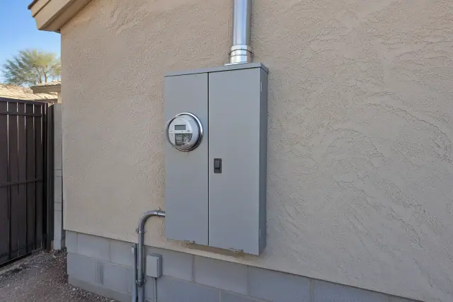 200 amp main electrical panel and meter socket mounted on a stucco exterior wall in Phoenix, AZ.