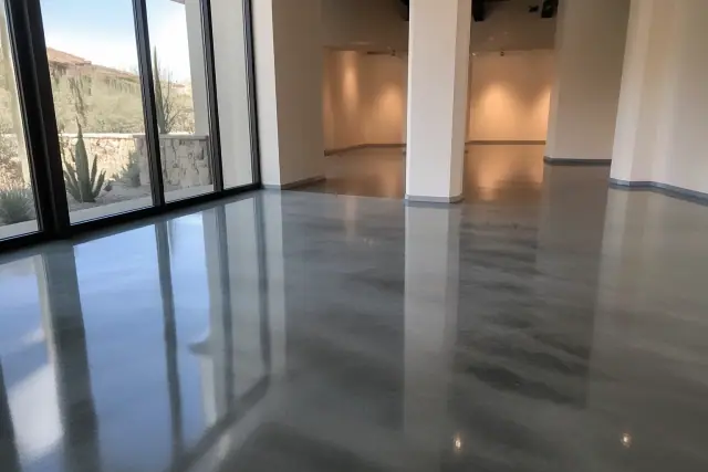 Polished epoxy floor in an empty retail space in Paradise Valley, AZ, showing glossy reflections and nearby desert views.