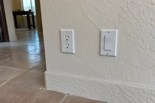 Standard and tamper-resistant electrical receptacles installed in Phoenix, AZ.