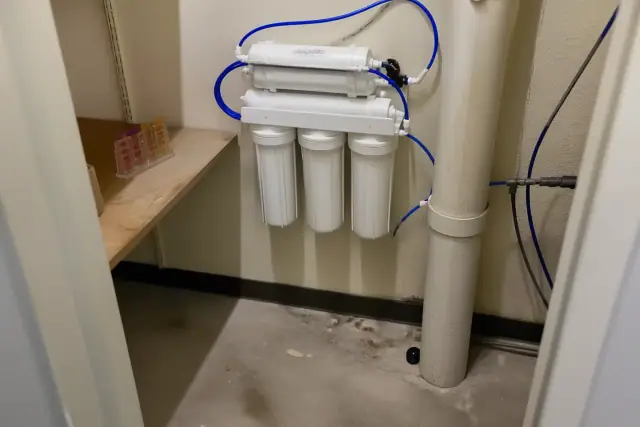 Reverse osmosis water filtration system installed in a utility closet in Tempe, AZ.